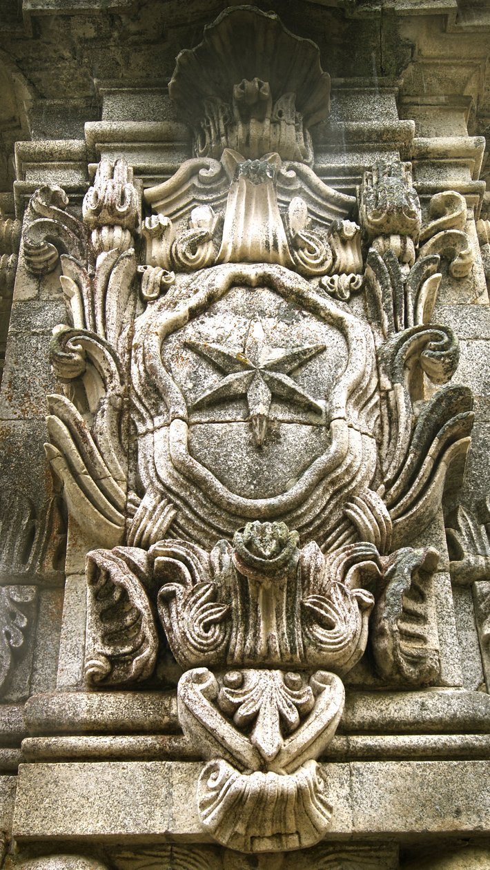 Północna ściana obelisku Sanktuarium Nossa Senhora dos Remédios, Lamego, Portugalia. 1738 (granit) autorstwa Portuguese School