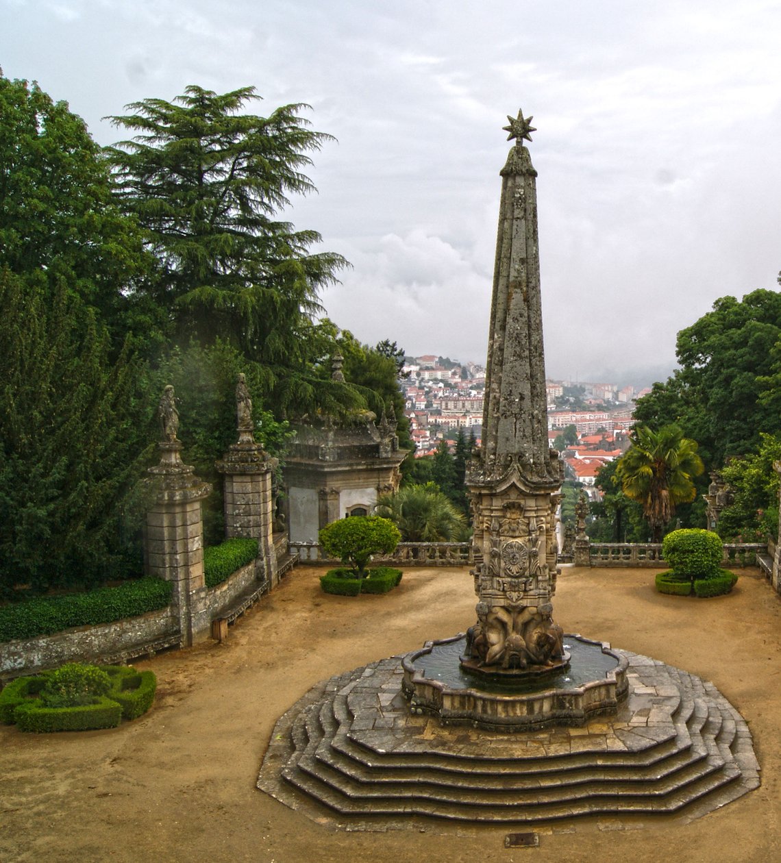 Sanktuarium obelisku Nossa Senhora dos Remedios, Lamego, Portugalia. 1738 (granit) autorstwa Portuguese School