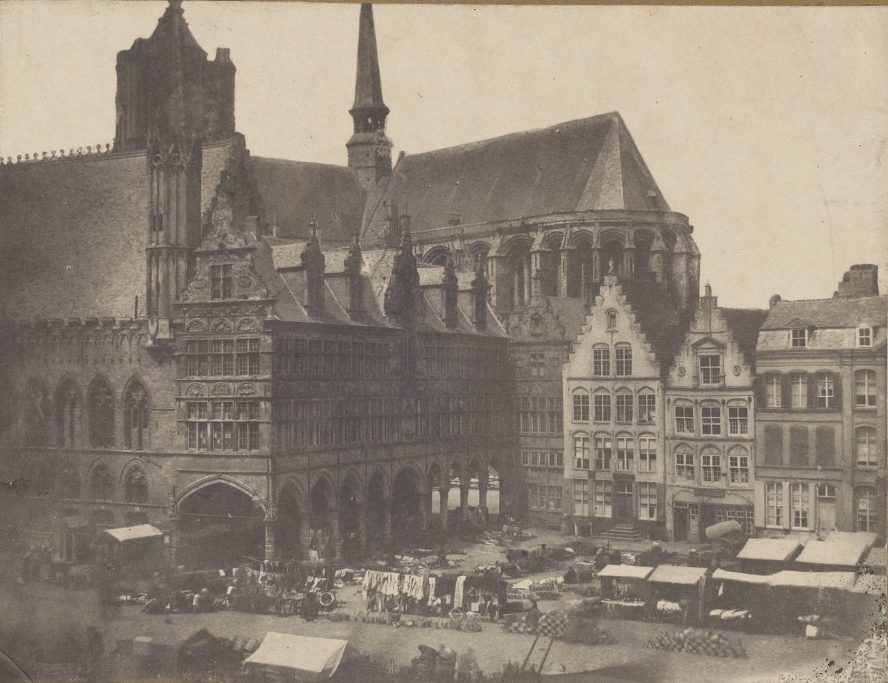 Rynek w Ypres, ca. 1851. autorstwa Possibly by Louis Désiré Blanquart évrard.