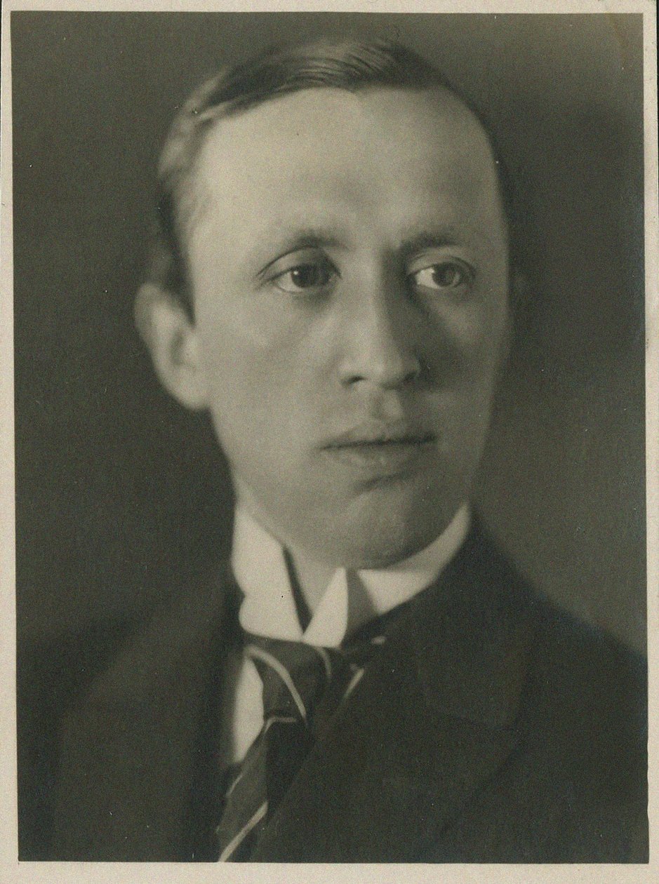 Portret Karela Capka 1890-1938, 1930. autorstwa Prague . Photo studio Vanek