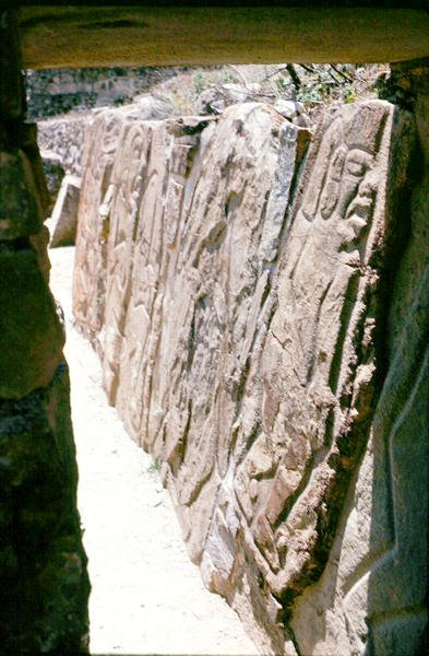 Rzeźby postaci Danzante (tańczących), ok. 600-200 p.n.e. autorstwa Pre Columbian Pre Columbian