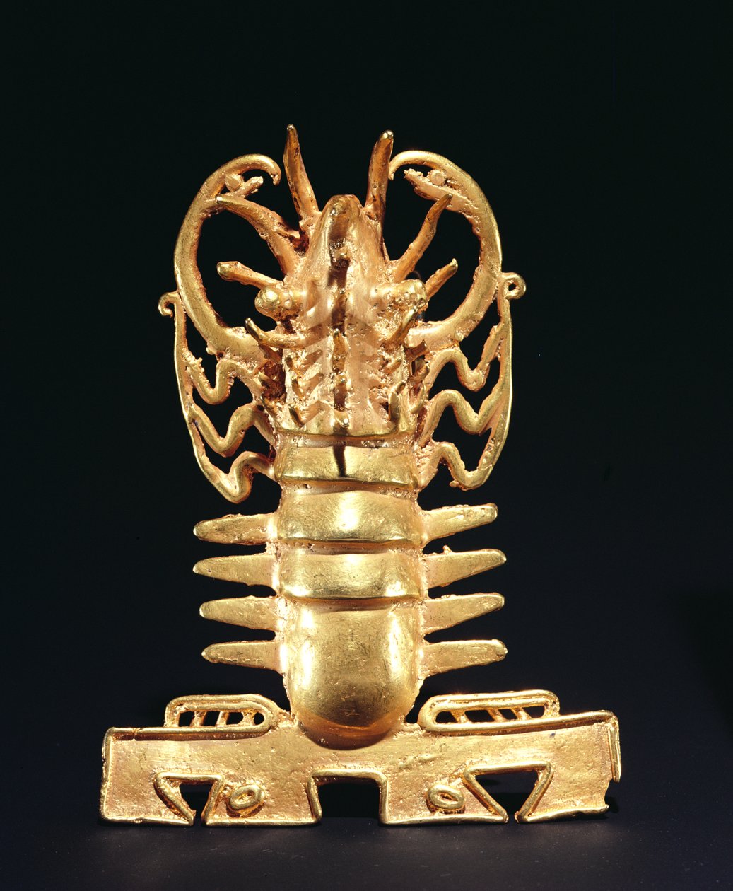 Wisior przedstawiający homara z paszczem krokodyla, z La Vaca, Punta Burica, Kostaryka (złoto) autorstwa Pre Columbian
