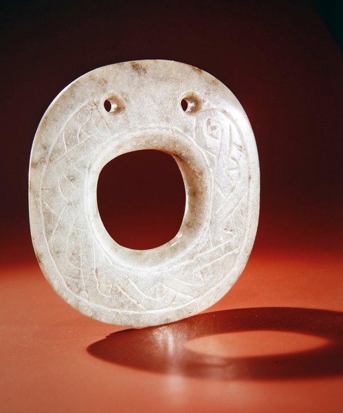 Ornament w kształcie dysku, z Guacimo, obszar Linea Vieja (przezroczysty jasny i ciemniejszy zielony jadeit) autorstwa Pre Columbian Pre Columbian