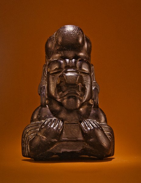 Postać męska, Kultura Olmeków (zielona serpentyna) autorstwa Pre Columbian Pre Columbian