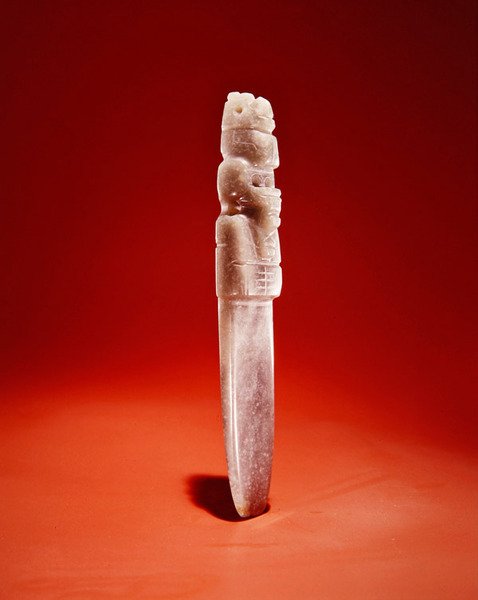 Wąski topór boży, z Guacimo, rejon Linea Vieja (półprzezroczysty niebiesko-zielony jadeit) autorstwa Pre Columbian Pre Columbian