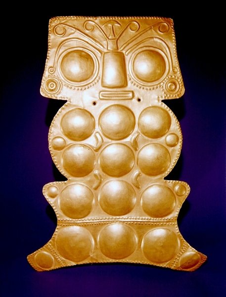 Pektorał z górnego biegu rzeki Sinu, prawdopodobnie w stylu Calima (złoto) autorstwa Pre Columbian Pre Columbian