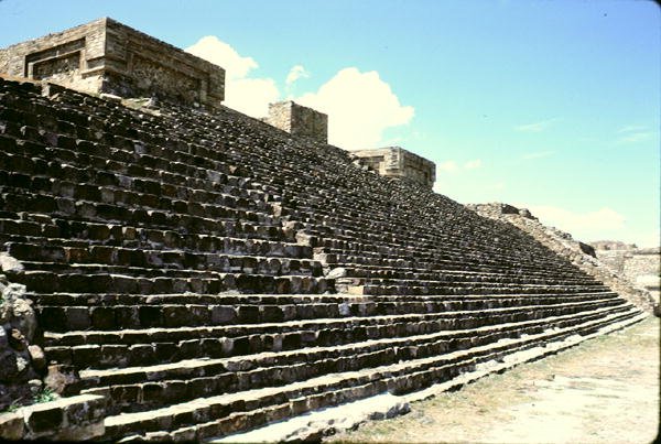 Schody piramidy autorstwa Pre Columbian Pre Columbian