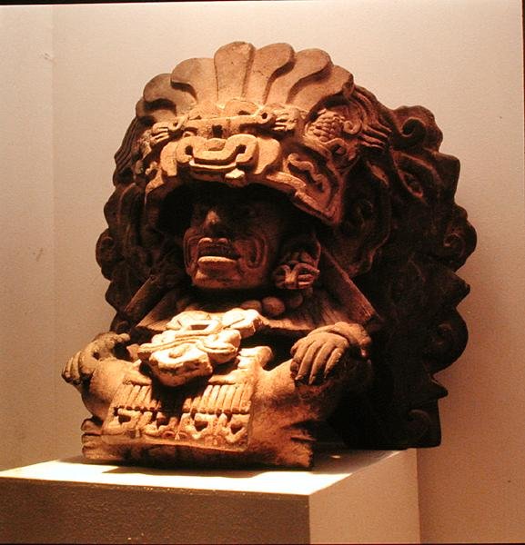Urna w kształcie Pitao Cozobi, Boga Obfitego Zaopatrzenia, z Kultury Zapoteckiej, 100-600 autorstwa Pre Columbian Pre Columbian