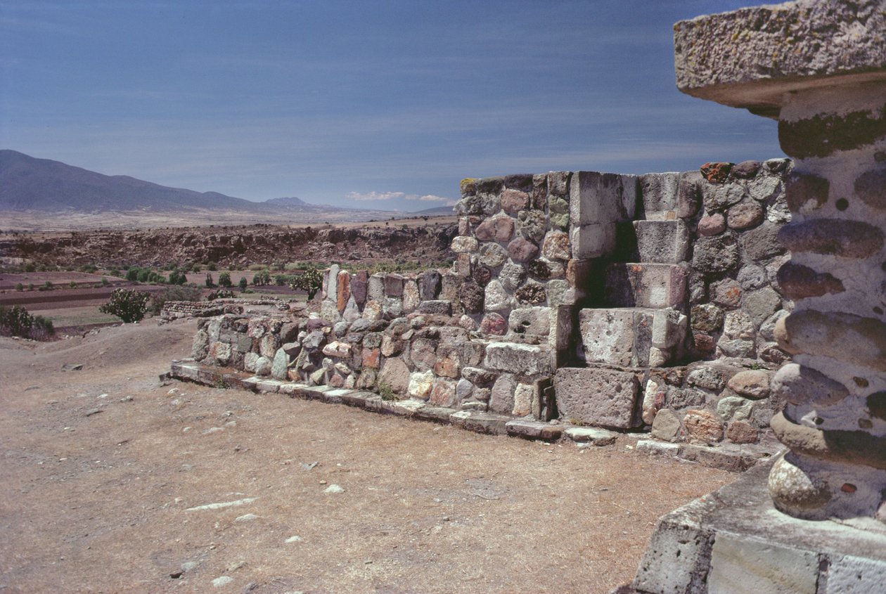 Schody wmurowane w ścianę, późny okres postklasyczny autorstwa Pre Columbian