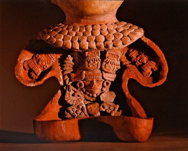 Figurka ze zdejmowanym frontem, Kultura Teotihuacan (ceramiczna) (detal 394483) autorstwa Pre Columbian Pre Columbian