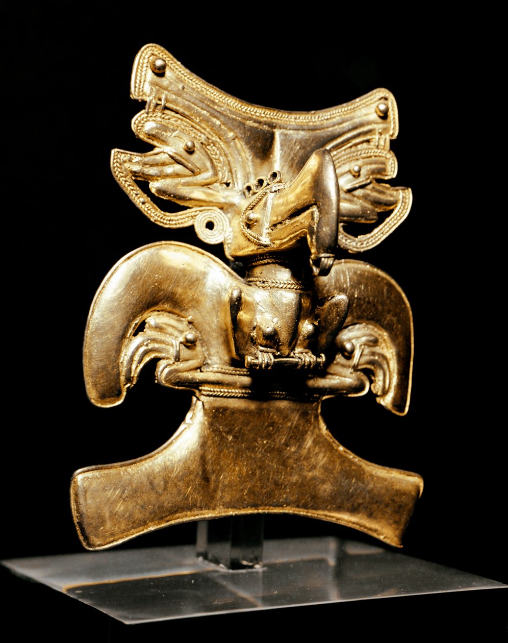 Sztuka przedkolumbijska, cywilizacja Tairona: złoty wisiorek w kształcie ptaka. 10-16 AD. Bogota, Museo de Oro autorstwa Pre Columbian Pre Columbian