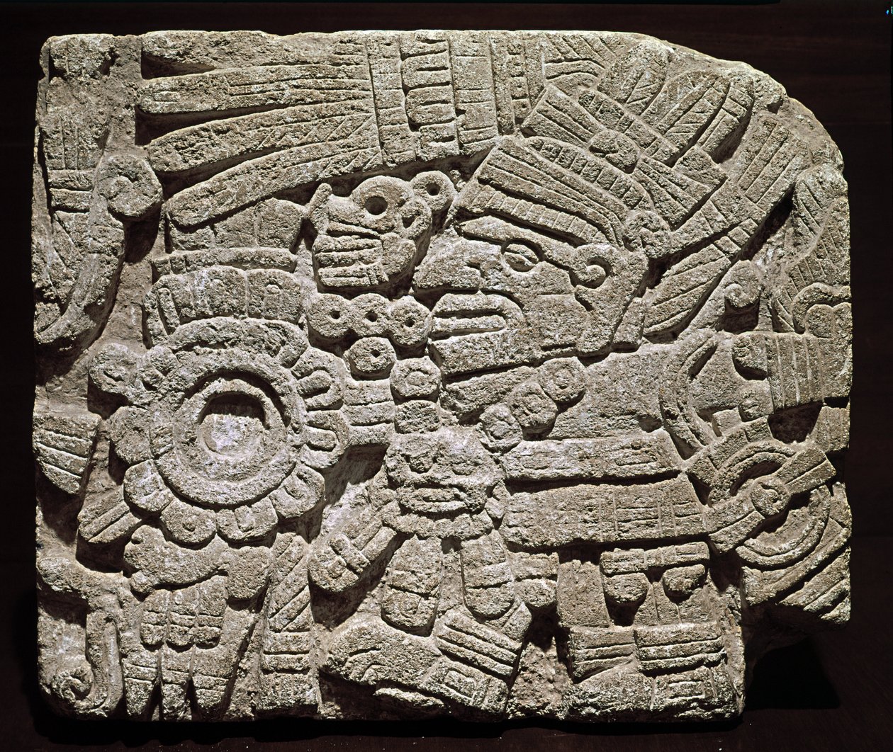 Sztuka prekolumbijska, cywilizacja mieszana: wyrzeźbiony pektorał przedstawiający bogato ubraną postać - z Oaxaca, Meksyk Narodowe Muzeum Antropologiczne w Mexico City, Meksyk autorstwa Pre Columbian Pre Columbian