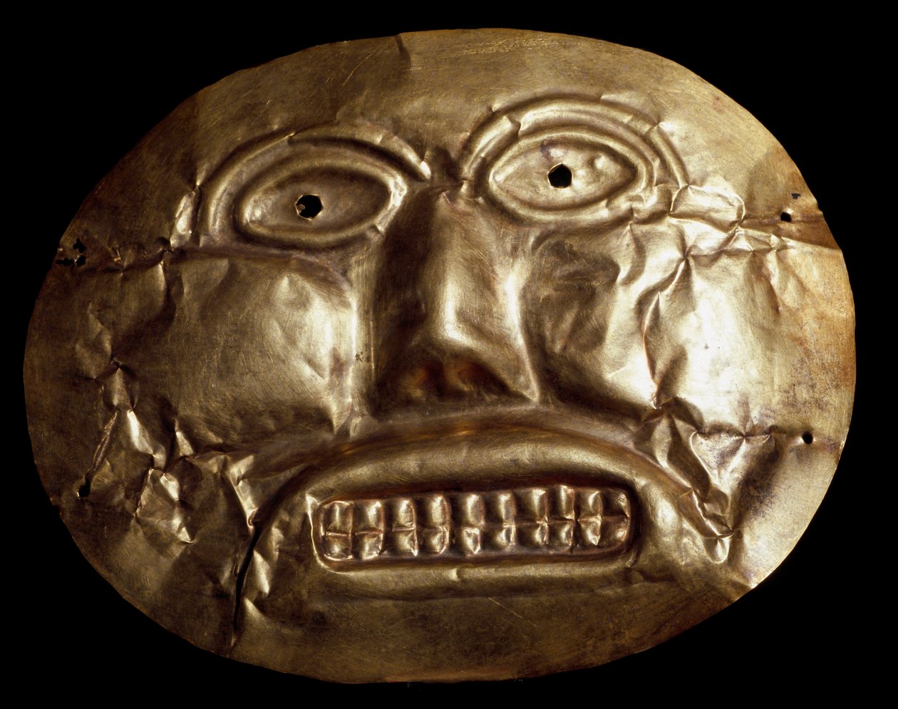 Cywilizacja przedkolumbijska Calima: złota maska pogrzebowa. Bogota VII-XV w., Museo de Oro Colombia - Sztuka prekolumbijska, kultura Calima (7-15 wne): złota maska pogrzebowa - Bogota, Museo de Oro Colombia - Sztuka prekolumbijska, kultura Calima (7-15 wn autorstwa Pre Columbian Pre Columbian