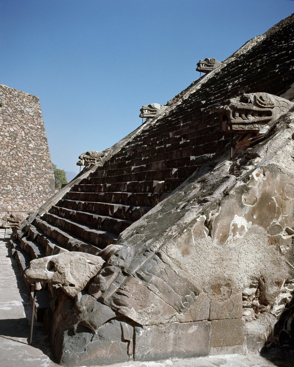 Schody świątyni Pierzastego Węża autorstwa Pre Columbian Pre Columbian