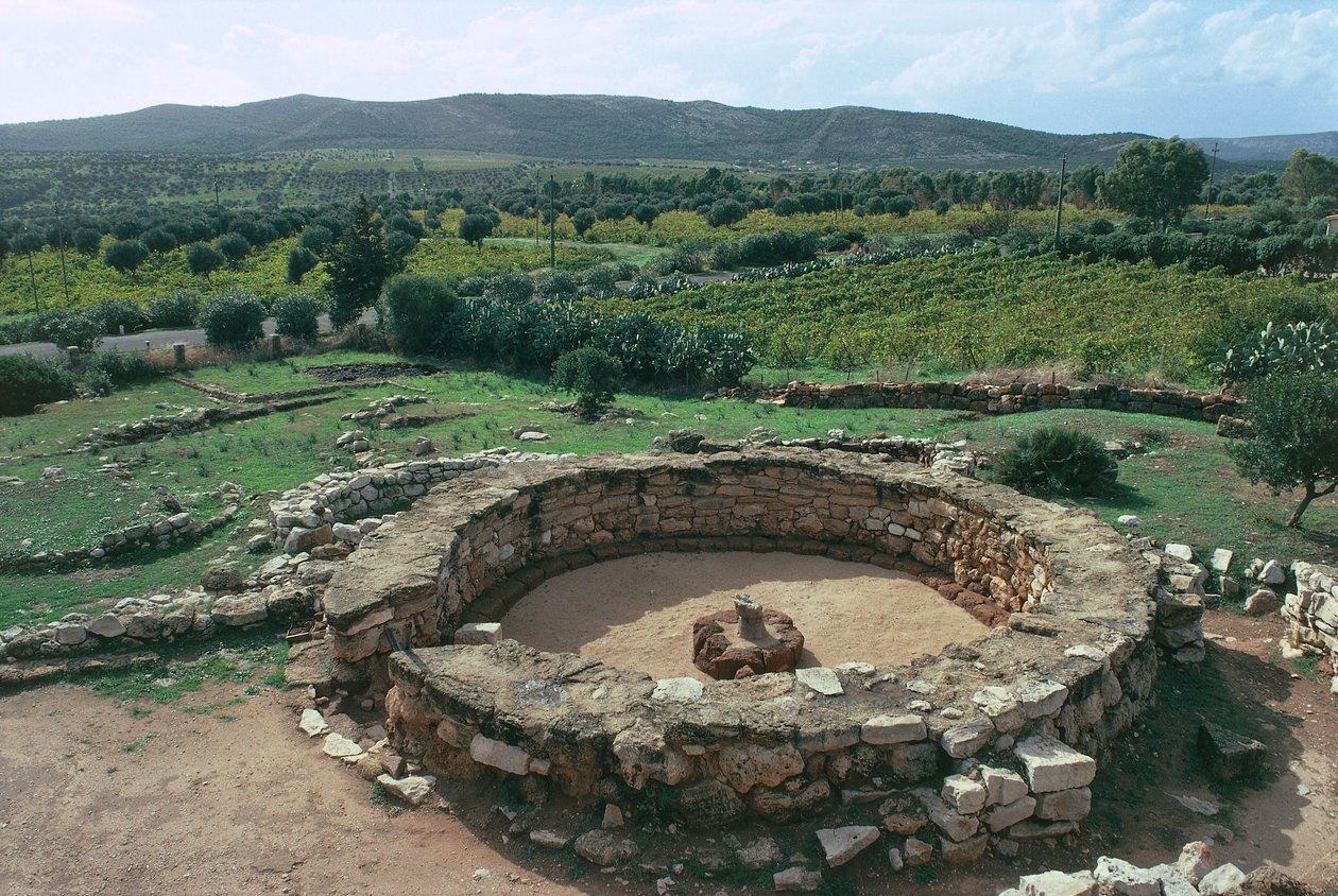 włochy, sardynia, region, alghero, prowincja, sassari, kompleks nuragiczny, palmavera, ruiny chaty spotkań autorstwa Prehistoric Prehistoric