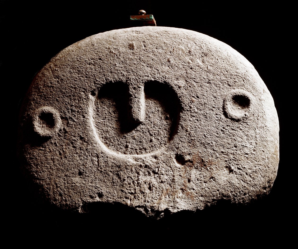 Sztuka prehistoryczna: rzeźba z epoki żelaza ze stanowiska Lunigiana w pobliżu La Spezia we Włoszech. 1100-800 pne. La Spezia, Miejskie Muzeum Cywilizacji Lunigiana autorstwa Prehistoric Prehistoric
