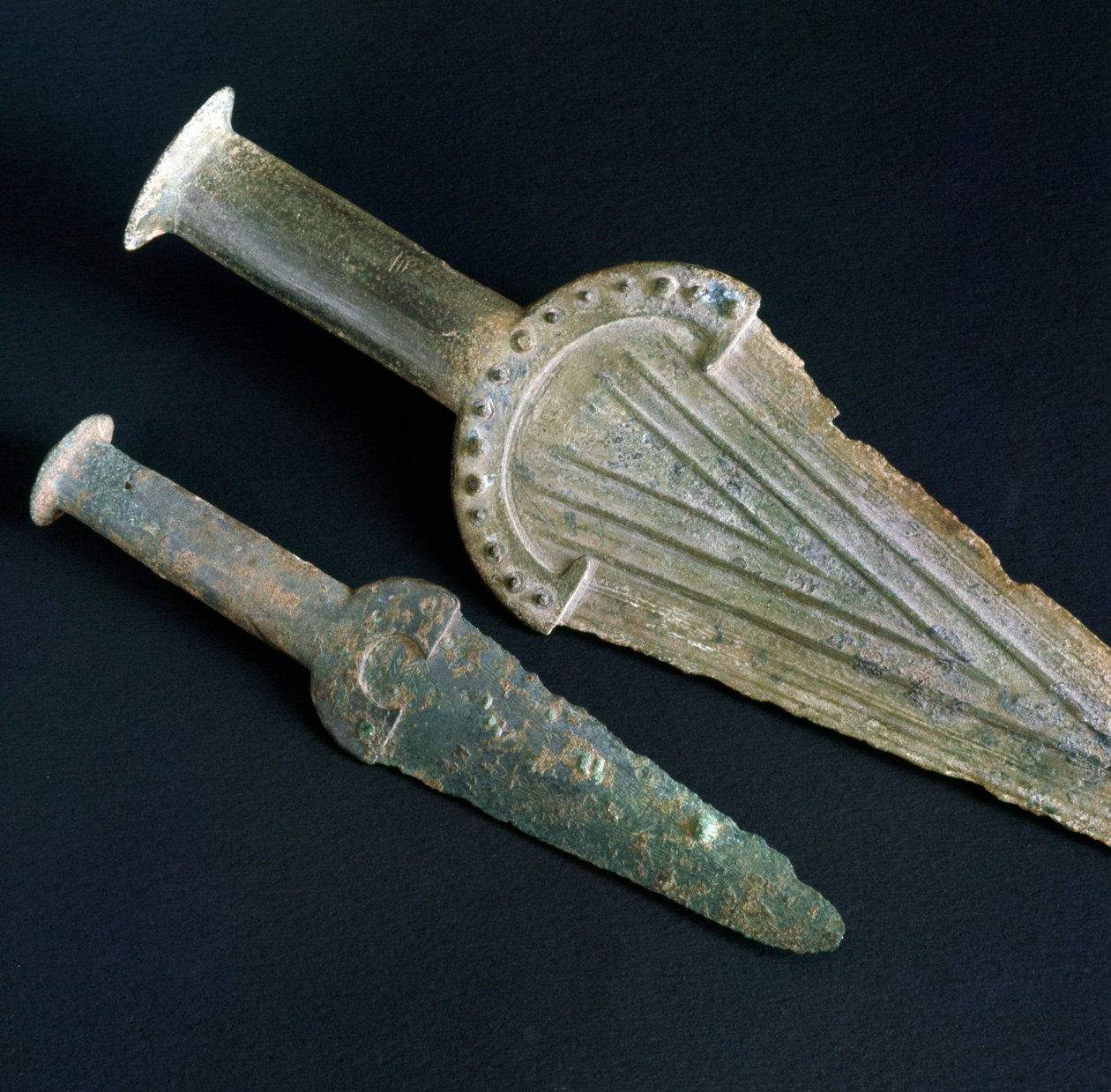 Prehistoria, cywilizacja etruska: brązowy sztylet z Necropole San Giovenale (Viterbo), Lacjum. Epoka brązu. XVII w. p.n.e. Rzym, Narodowe Muzeum Etnografii Prehistorycznej Luigi Pigorini autorstwa Prehistoric Prehistoric