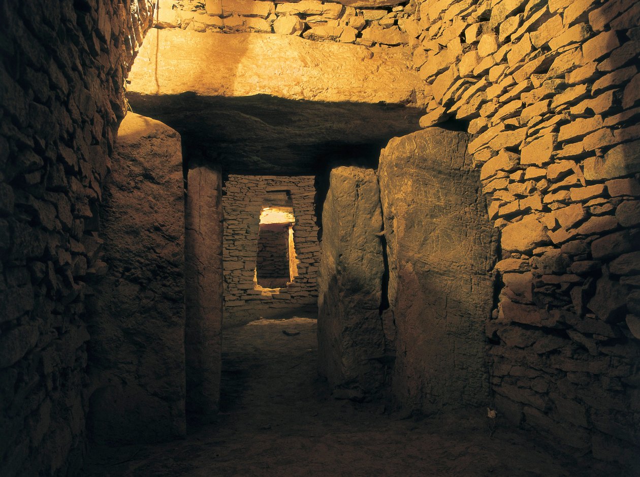 Prehistoria: dolmen rzymski, pochówek neolityczny (3000 p.n.e.). Hiszpania, Andaluzja, Antequera. autorstwa Prehistoric Prehistoric