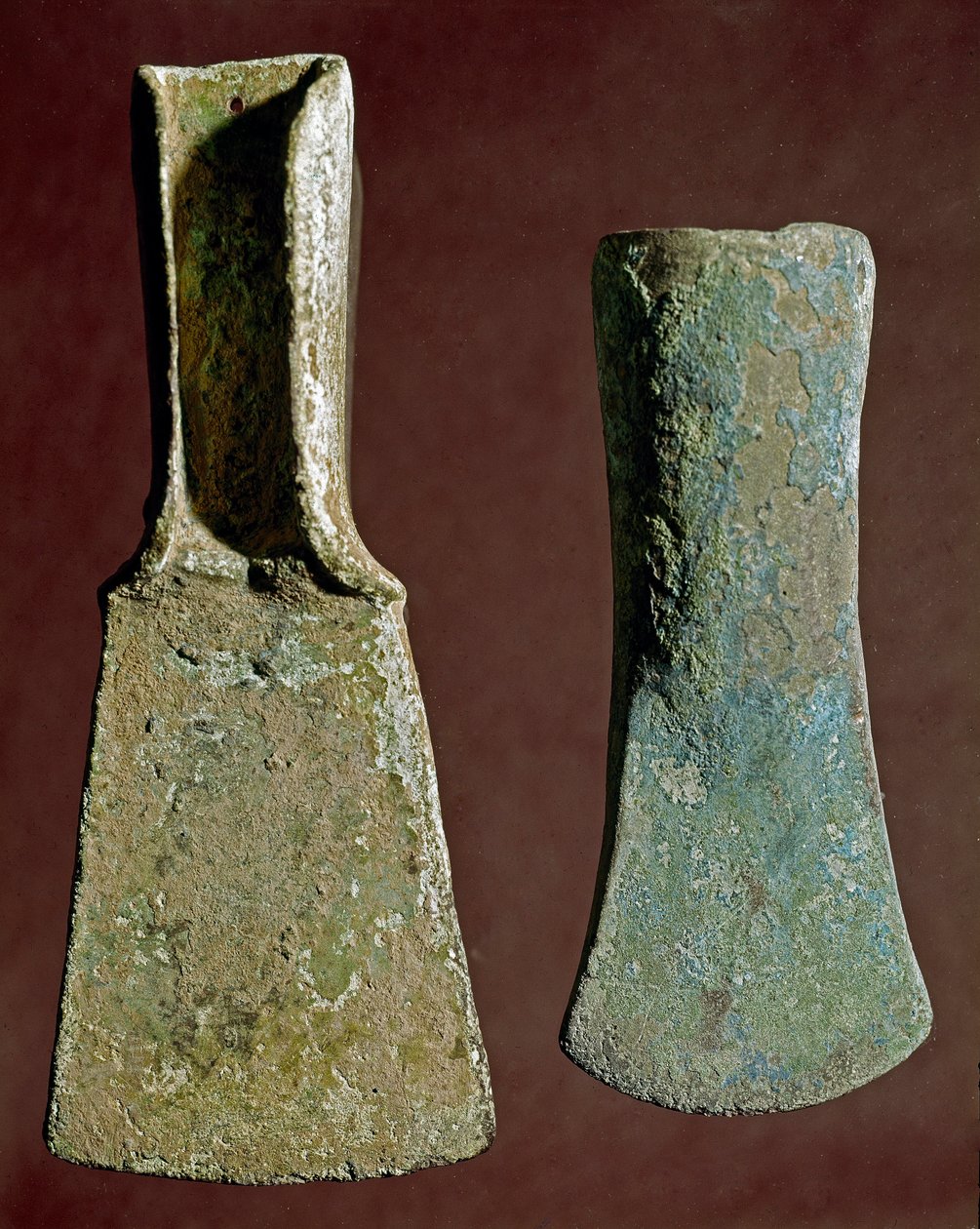 Prehistoria: grot topora i włóczni z krzemienia. Cywilizacja Apeninów (lub włoska epoka brązu). 1400-1300 pne. Perugia, Narodowe Muzeum Archeologiczne Umbrii autorstwa Prehistoric Prehistoric