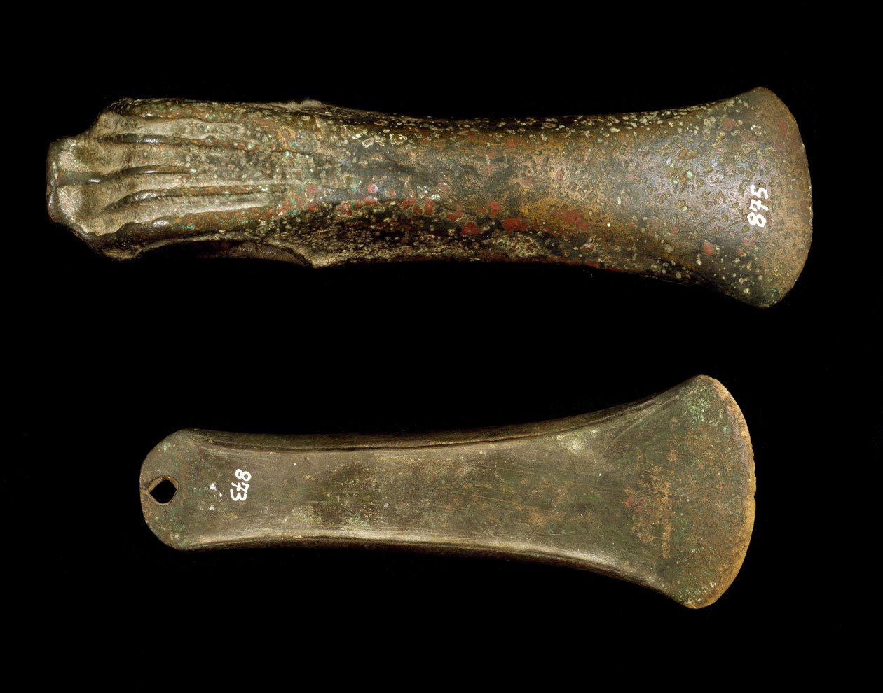 Prehistoria: siekiery wykonane w Kampanii. Koniec epoki brązu. Avellino, Muzeum Archeologiczne Irpino, Włochy autorstwa Prehistoric Prehistoric