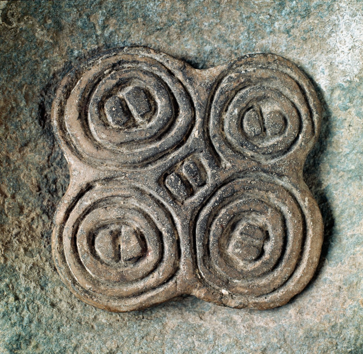 Prehistoria: pieczęć lub pieczęć (pintadera) decoree spirali z Nekropola Arene Candide (Finale Liguria), Liguria. Środkowy neolit, epoka kamienia. Geny, museo di archeologia ligure autorstwa Prehistoric Prehistoric
