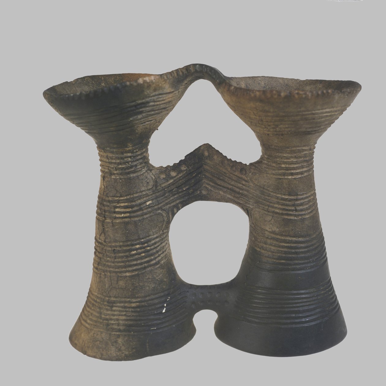 Naczynie w formie lornetki, 4400-4200 pne autorstwa Prehistoric Russian Culture