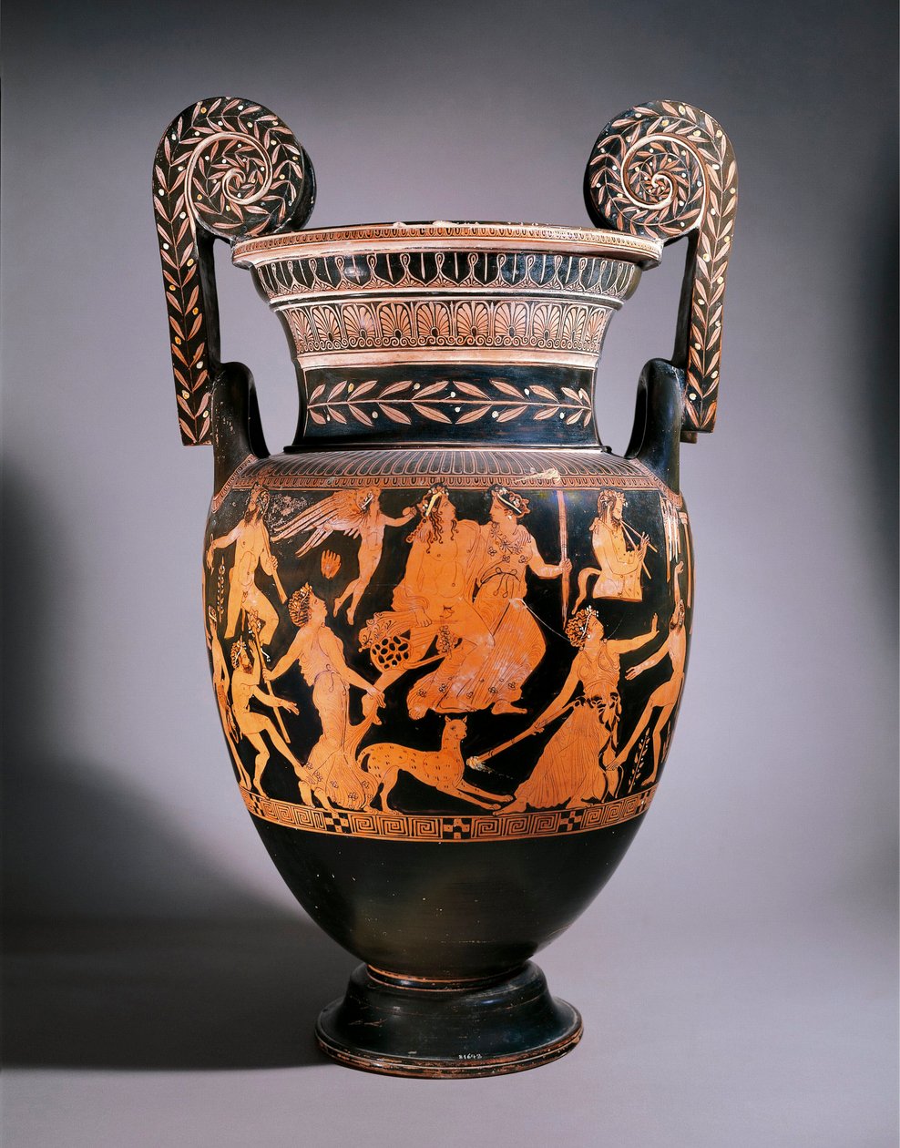 Wazon Pronomosa. Grupa aktorów przygotowujących się do zagrania sztuki. Krater woluty, czerwono-białe figury namalowane przez Pronomos. Ceramiczny. Wymiary: 74 cm. Faktura 81673. Museo Nazionale Archeico, Neapol (Musee Archeologique de Naples). autorstwa Promonos Painter