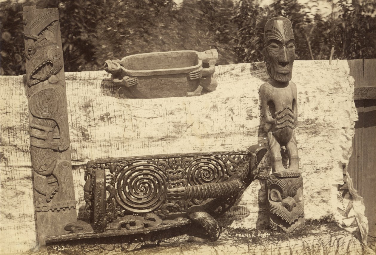 Artefakty, ok. 1885 (odbitka albuminowa) autorstwa Pulman Studio