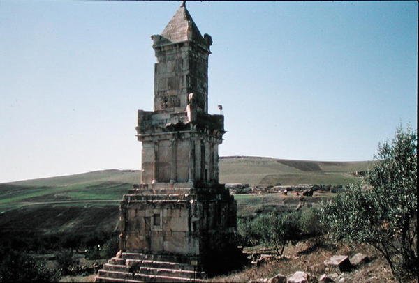 Pomnik znany jako Mauzoleum Atbana (zdjęcie) autorstwa Punic