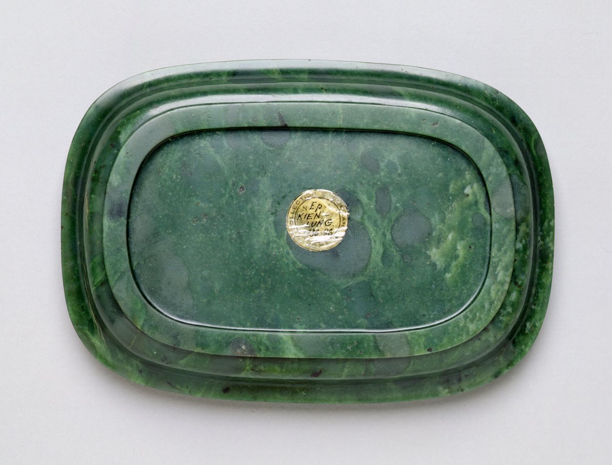 Imperial Cupstand Lid, okres Qianlong (1736-95) (nefryt) (patrz także 193799 i 193853) autorstwa Qing Dynasty Chinese School