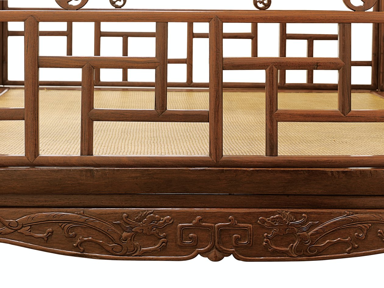 Fragment łóżka z baldachimem z sześcioma słupkami Huanghuali, dynastia Jiazichuang Qing (drewno) (patrz także 469034) autorstwa Qing Dynasty Chinese School