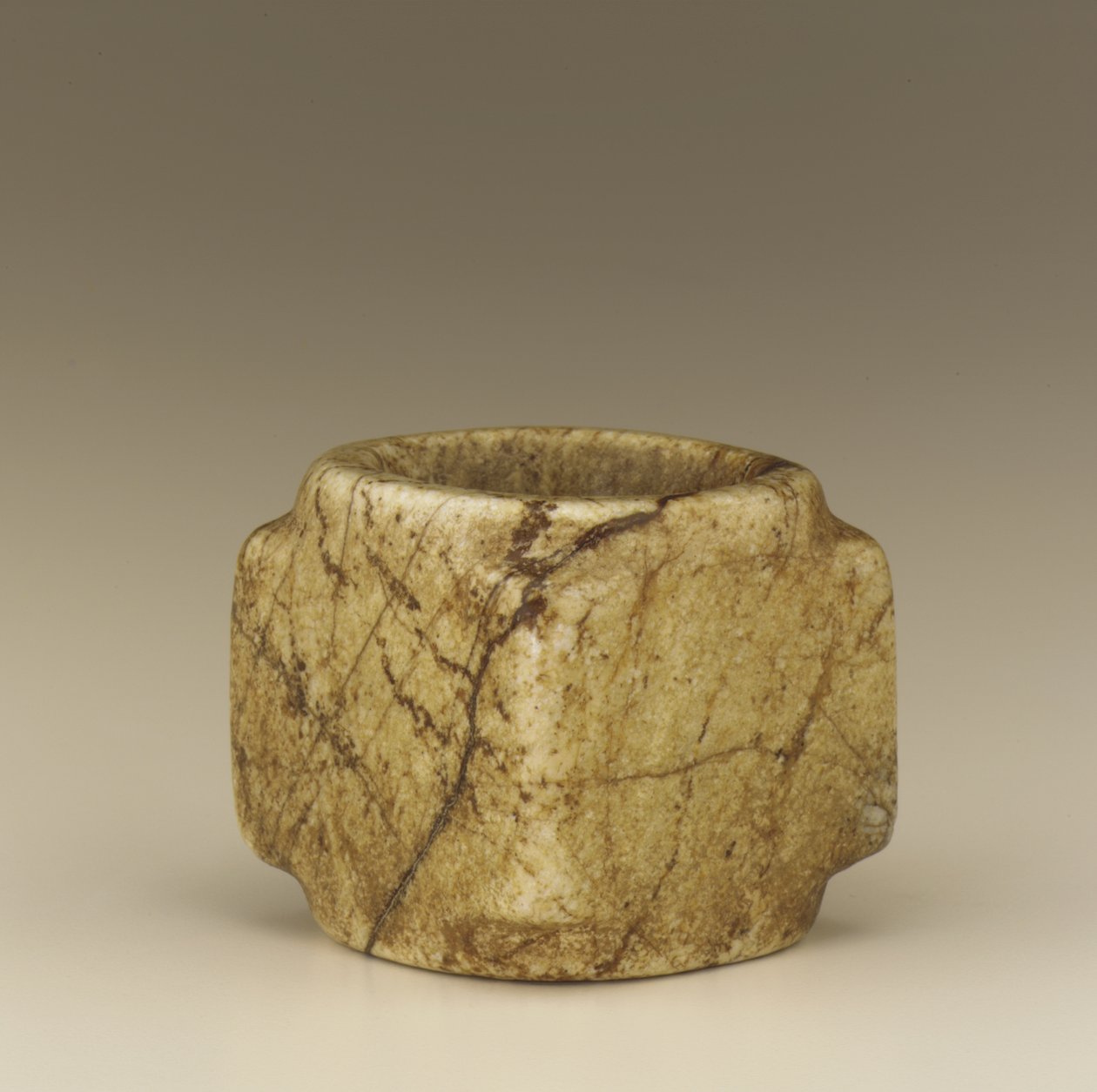 Kwadratowy, pusty cylinder typu tsung (kalcyt) autorstwa Qing Dynasty Chinese School