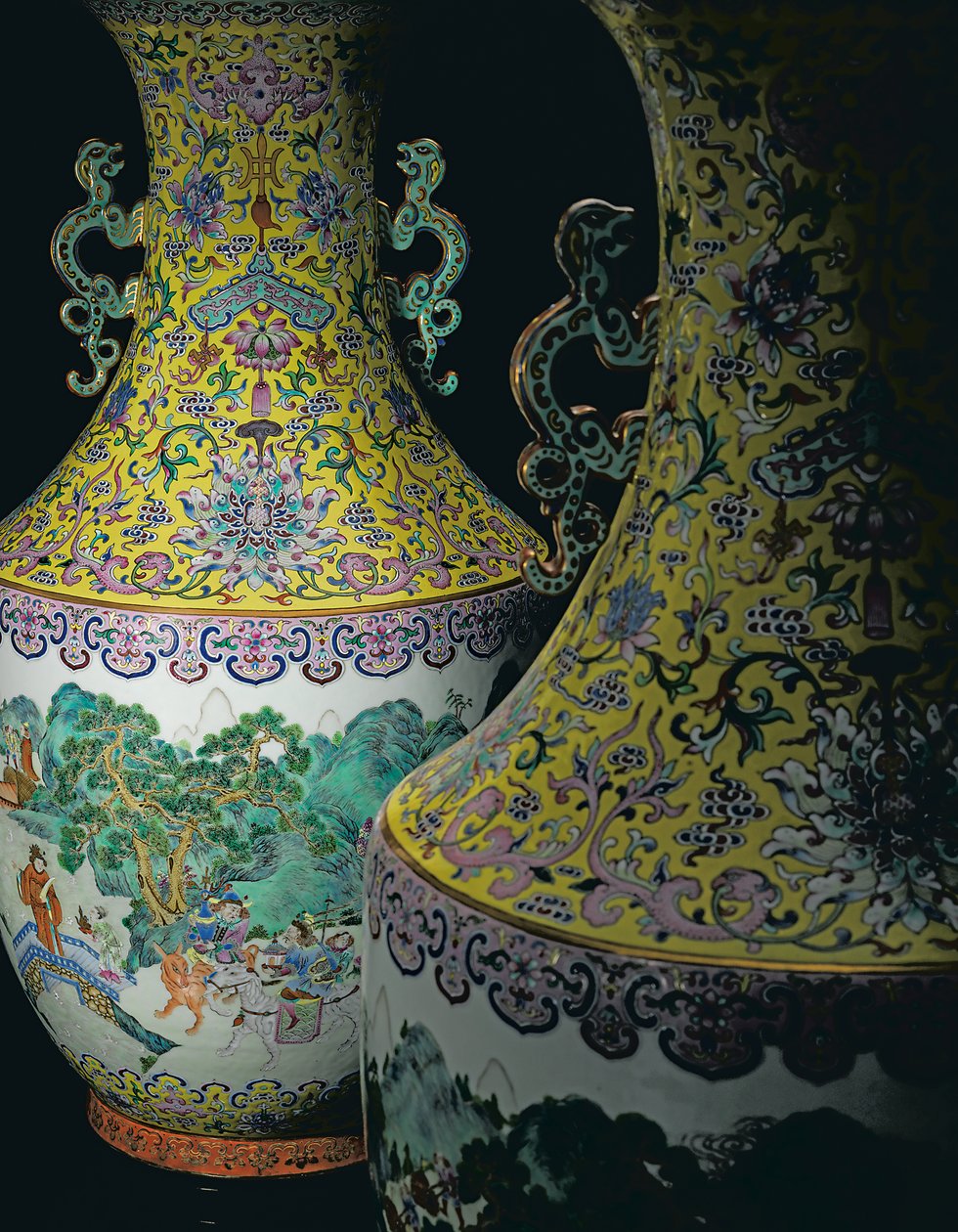 Para cesarskich wazonów z różami (ceramiczne) autorstwa Qing Dynasty   Jiaqing Period Chinese School