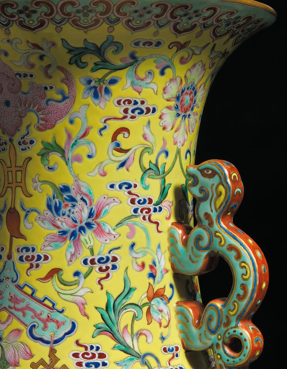 Fragment jednego z pary wazonów z różami cesarskiej rodziny (ceramiczne) autorstwa Qing Dynasty   Jiaqing Period Chinese School