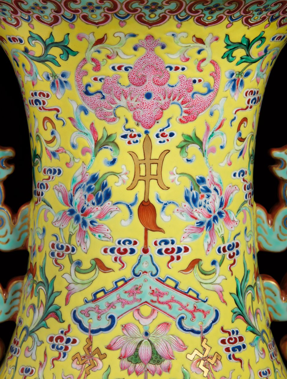 Fragment jednego z pary wazonów z różami cesarskiej rodziny (ceramiczne) autorstwa Qing Dynasty   Jiaqing Period Chinese School