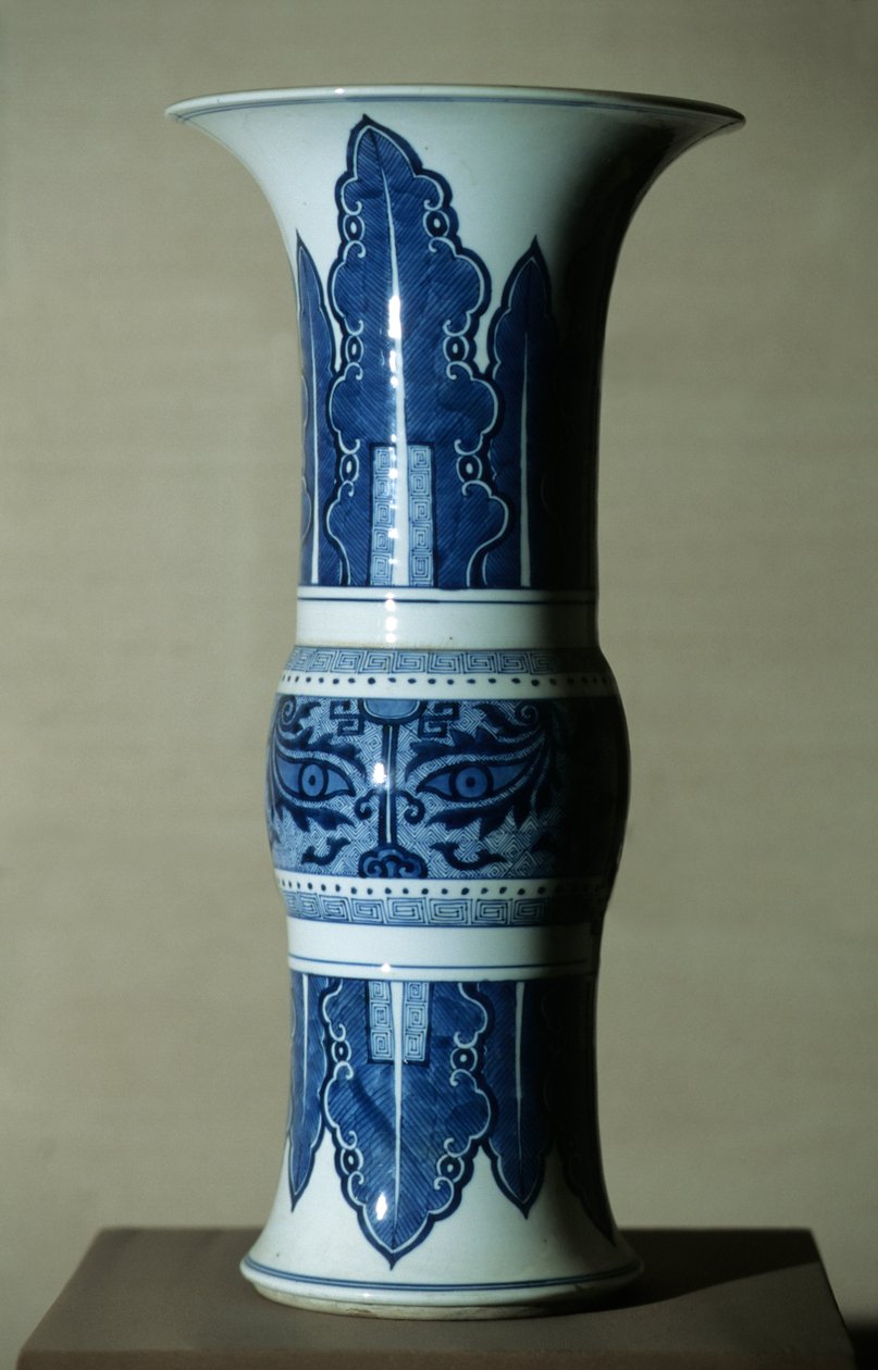 Niebiesko-biały wazon porcelanowy autorstwa Qing Dynasty   Kangxi Period Chinese School