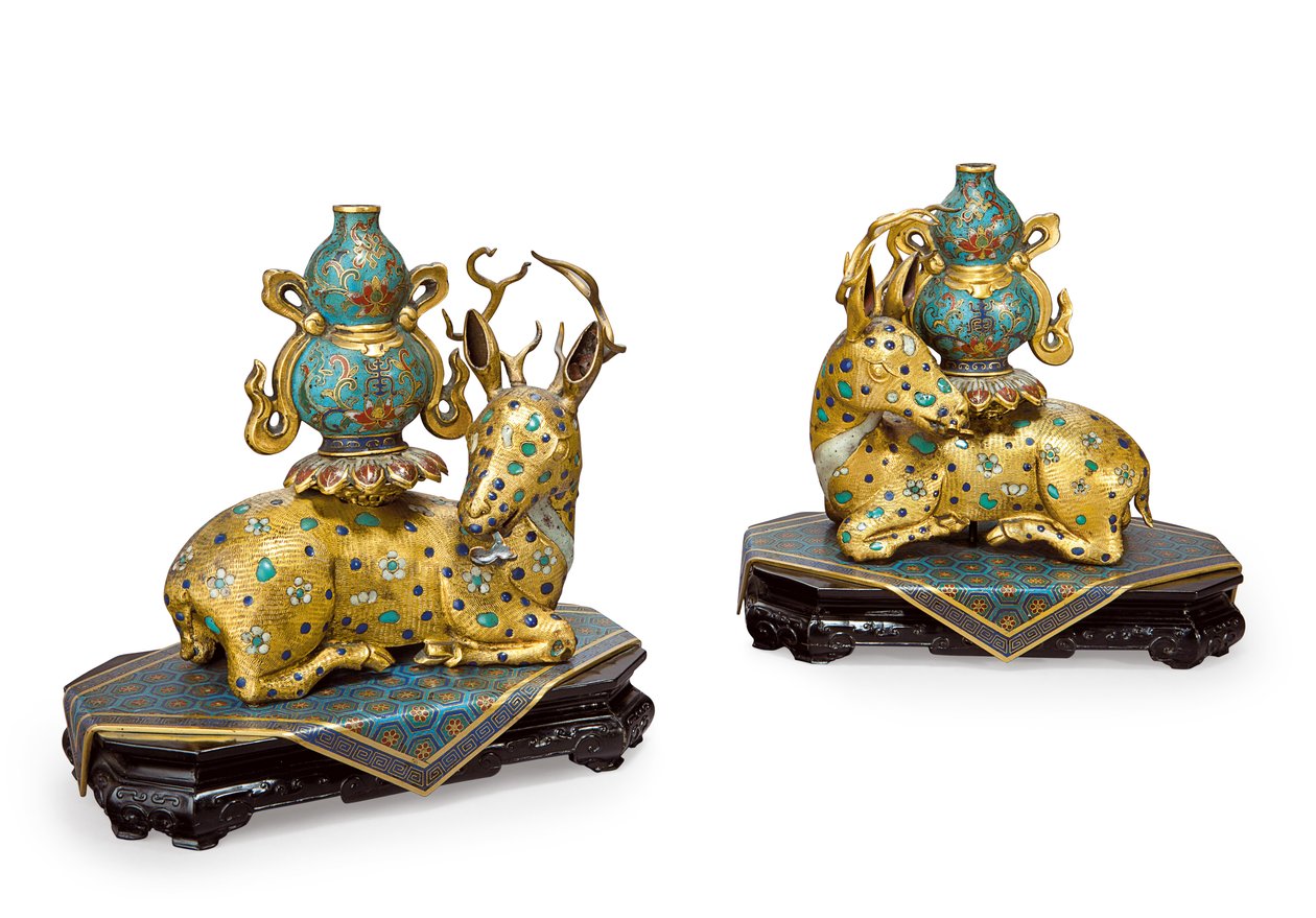 Para leżących jeleni (pozłacana miedź i emalia cloisonné) autorstwa Qing Dynasty   Qianlong Period Chinese School