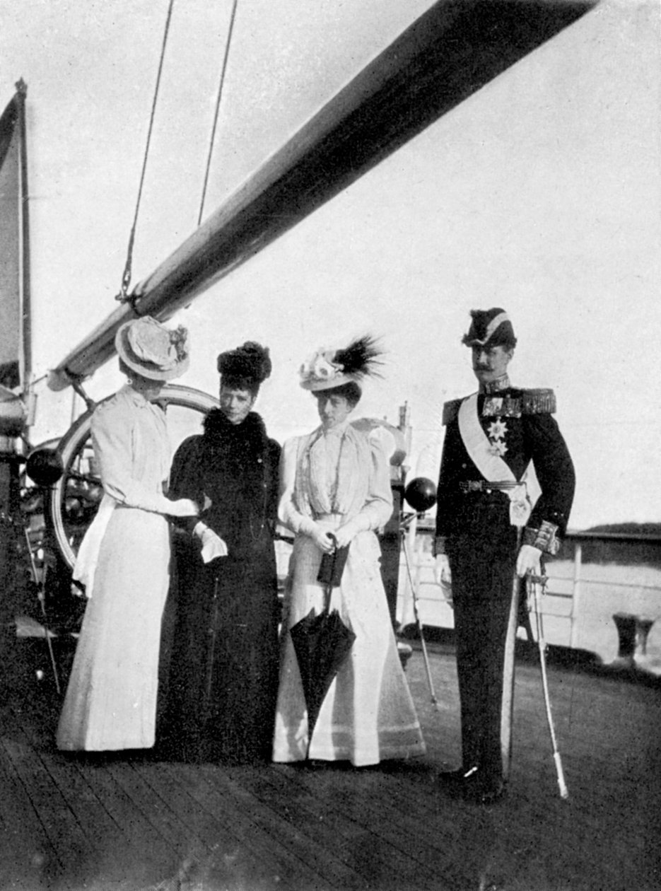 Cesarzowa Maria Fiodorowna, księżniczka Wiktoria, królowa Maud i król Norwegii Haakon VII, 1908. autorstwa Queen Alexandra