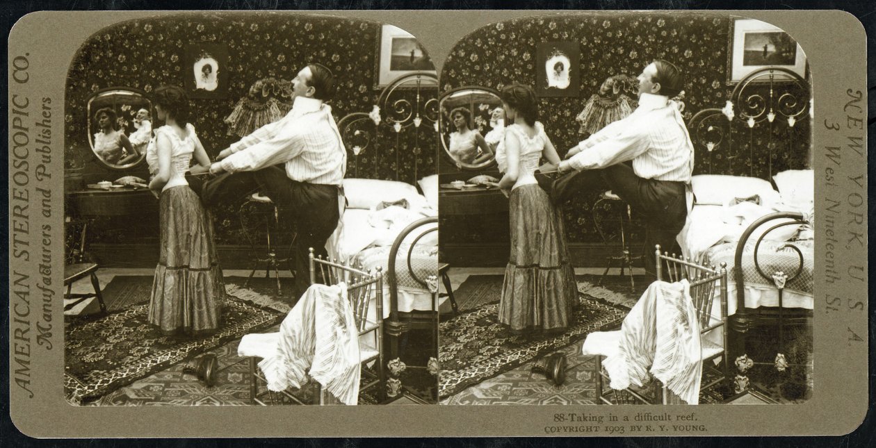 Karta stereoskopowa przedstawiająca kobietę zasznurowaną w gorset, wydana przez American Stereoscopic Company autorstwa R.Y Young