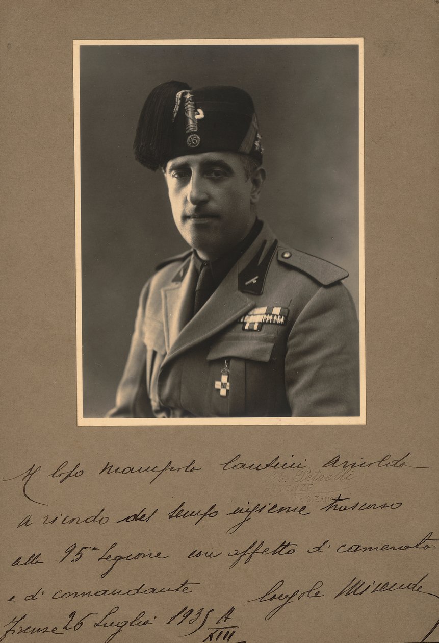 Album "MVSN- Blackshirts": Konsola Milicji w mundurze, 07/1935 (zdjęcie czarno-białe) autorstwa R. Petrelli