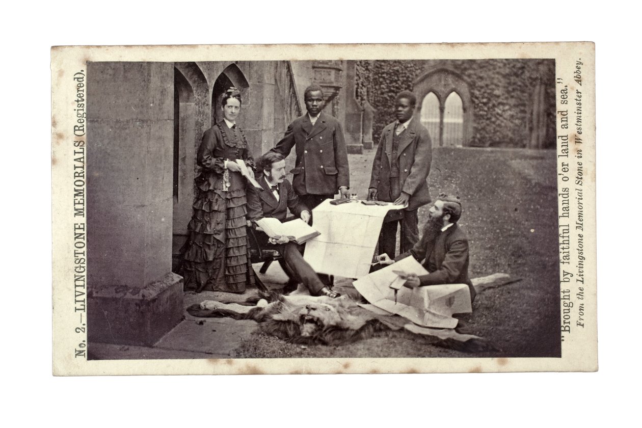 Tom i Agnes Livingstone, Abdullah Susi, James Chuma i Horace Waller, Newstead Abbey, Anglia, czerwiec 1874 (druk albumowy) autorstwa R. and Son Allen