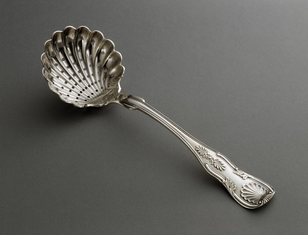 Chochla przebita, ok. 1825-1846 (srebrny) autorstwa R. and W. Wilson