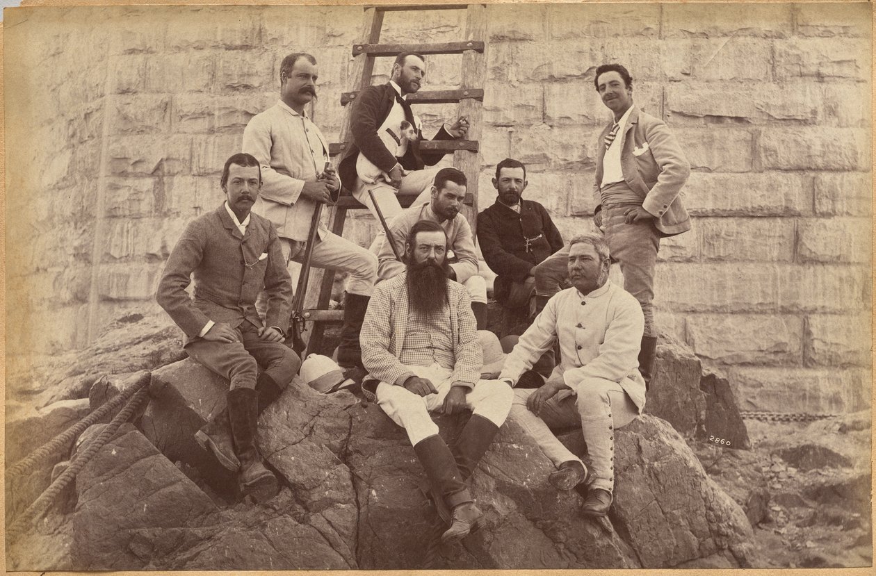 Kadra kierownicza Messrs. Glover & Co. przy moście na Sindhu (awers, u góry) autorstwa Raja Deen Dayal