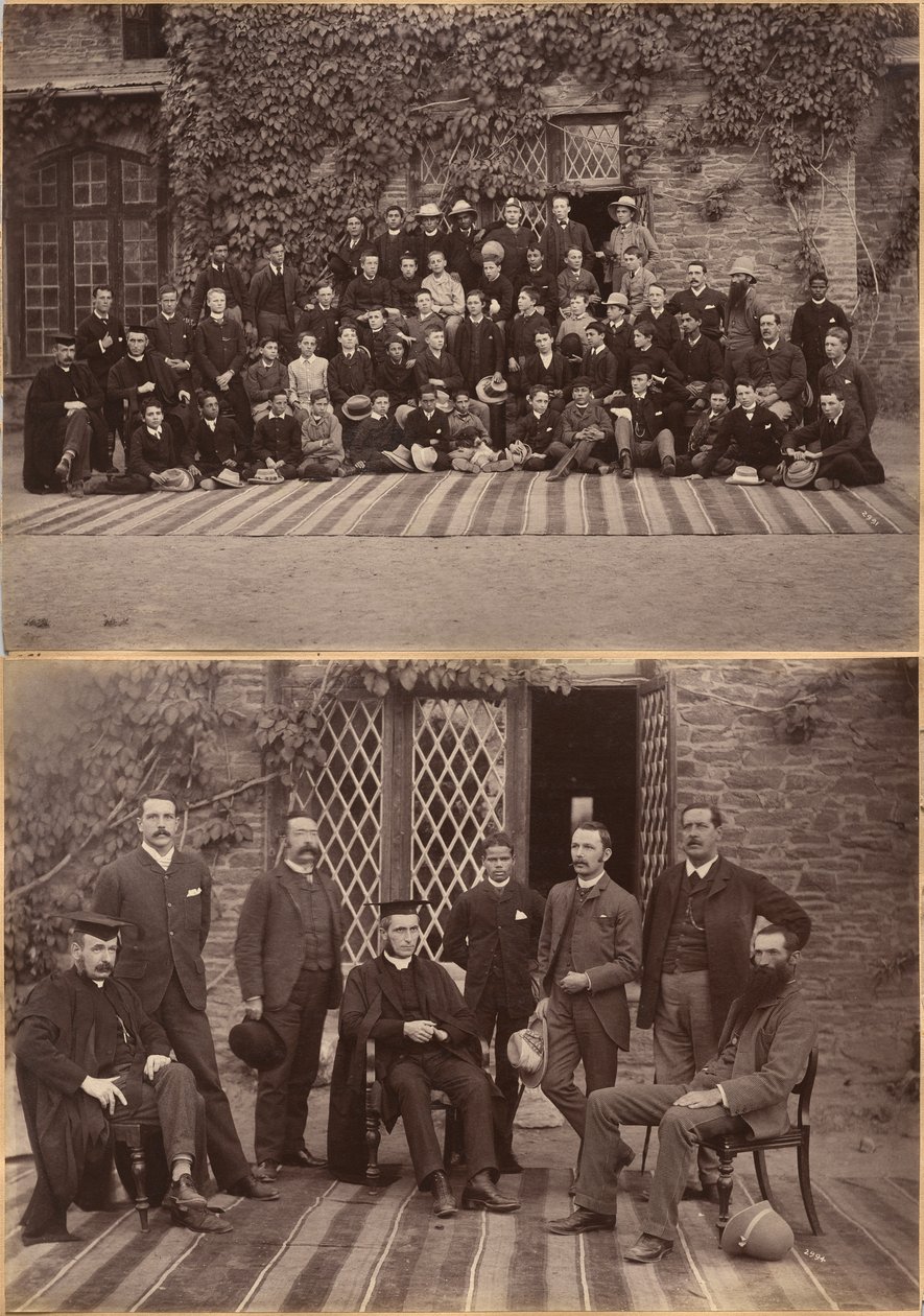 Dyrektor i nauczyciele Bishop Cotton School w Shimli (awers); uczniowie klasy średniej i personel Bishop Cotton School w Shimli (rewers) autorstwa Raja Deen Dayal