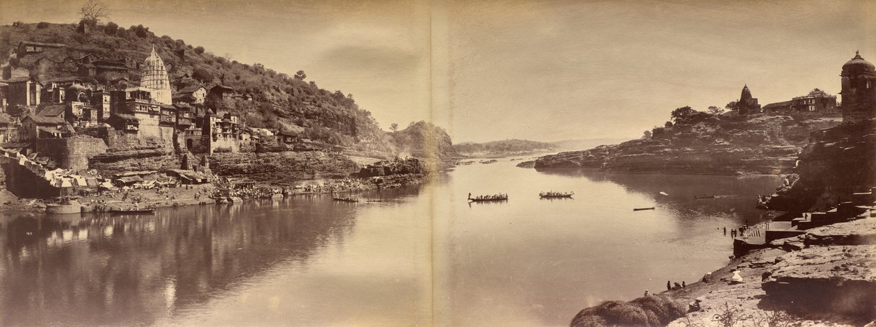 Dwuczęściowa panorama z widokiem na rzekę Narmadę w Omkareshwar autorstwa Raja Deen Dayal