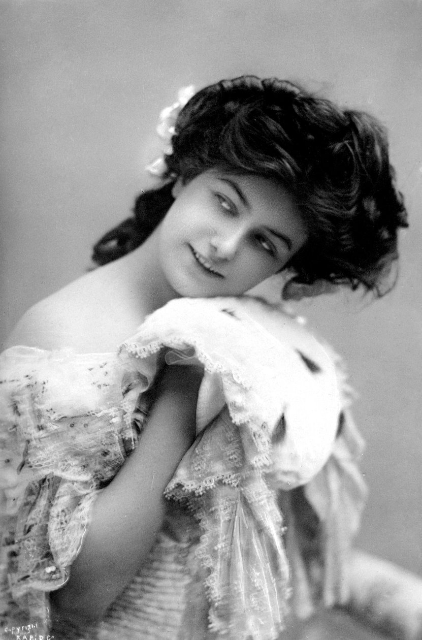 Ethel Oliver, aktorka, 1900. autorstwa Rapid Photo Company