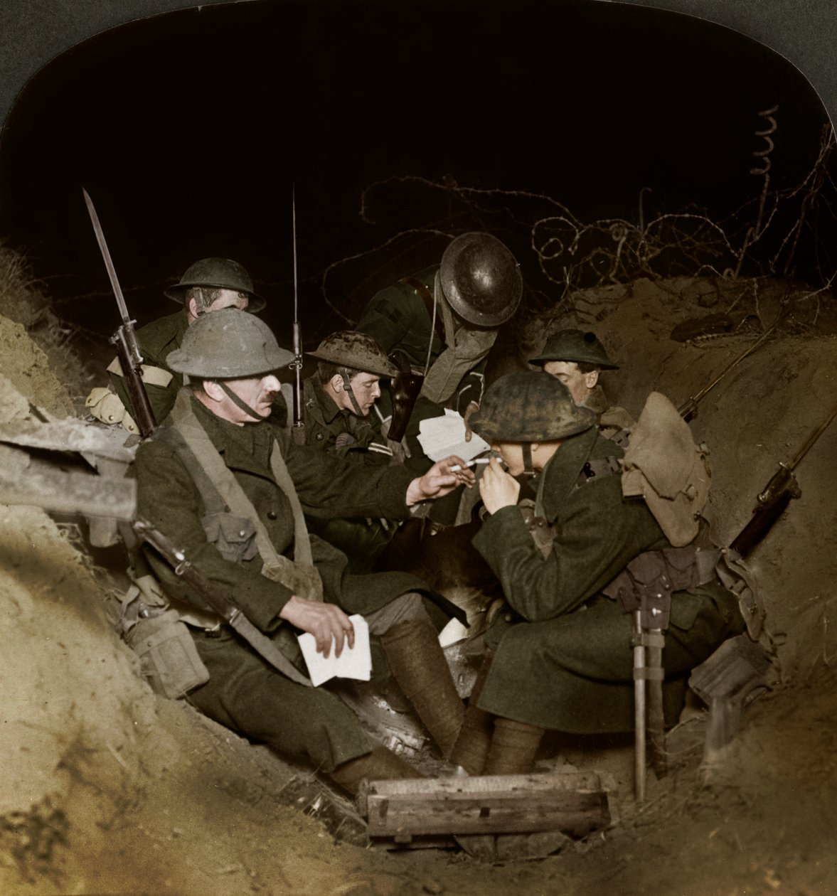 Wieczór w okopach rezerwowych w Beaumont Hamel we Francji, I wojna światowa, 1914-1918. autorstwa Realistic Travels Publishers