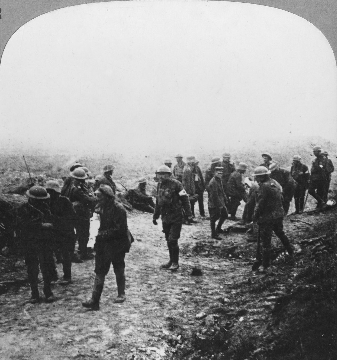 Opieka nad rannymi na drodze Menin, Ypres, Flandria, Belgia, I wojna światowa, c1914-c1918 autorstwa Realistic Travels Publishers