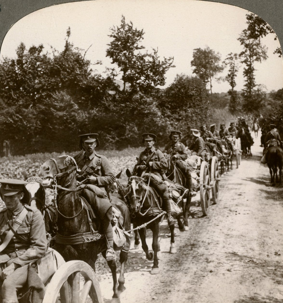 Wydobywanie amunicji rezerwowej, I wojna światowa, 1914-1918. autorstwa Realistic Travels Publishers