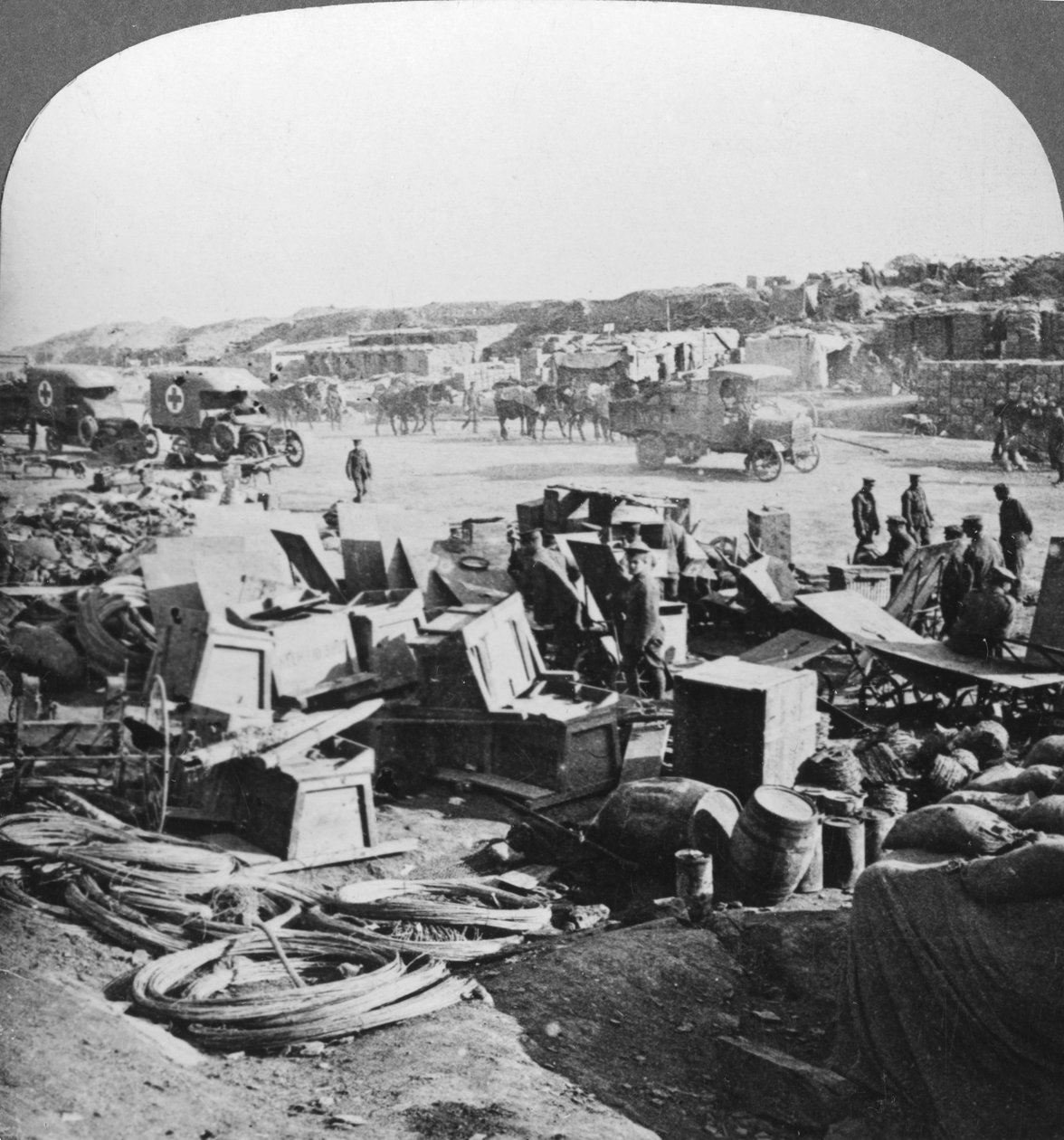 Dostawy wyładowane w zatoce Suvla w Turcji, lądowanie na Gallipoli, I wojna światowa, 1915 r autorstwa Realistic Travels Publishers